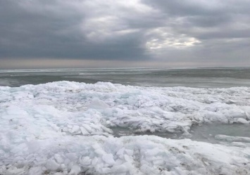 Полюбуйтесь: как выглядит Азовское море в "ледовом плену"