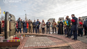 В Мариуполе почтили память погибших во время обстрела микрорайона «Восточный»