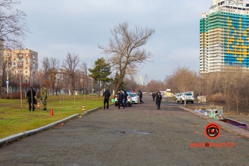 Полиция и взрывотехники возле гостиницы «Парус» в Днепре: что случилось