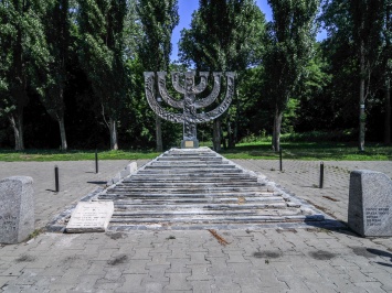 Инсталляция, пространство для молитв и центр реабилитации. В Киеве представили художественную концепцию Мемориала Холокоста "Бабий Яр"