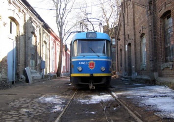На Молдаванке трамвай сошел с рельс и протаранил забор