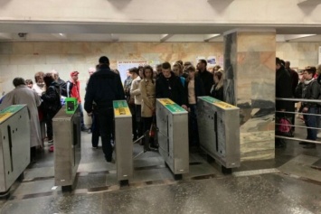 Киевлян предупредили о новых ограничениях в метро: "с 26 января закроют..."