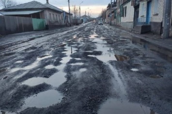 Соцсети: Жители Луганска жалуются на состояние дорог после снятия трамвайных путей