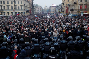 Избитая на митинге Маргарита Юдина: "Когда всех отпустят, тогда и прощу"