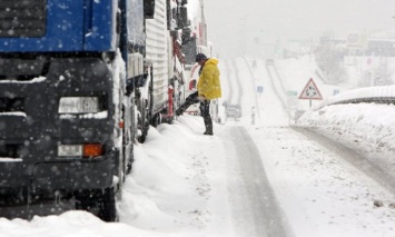 Непогода в Ровенской области: Спасатели возобновили движение транспорта по трассе Киев-Чоп