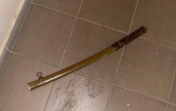 В Одессе вооруженный мечом наркоман крушил двери соседей