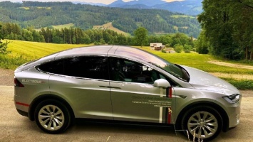 Tesla, Mercedes, Nissan Leaf: где в Киеве взять электромобиль в аренду