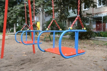 В Одесской области подросток устроил стрельбу на детской площадке: Есть раненые