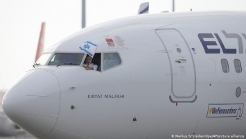 В Берлине приземлился израильский самолет с надписью WeRemember (фото)