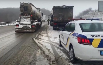 Запад Украины парализовал снег