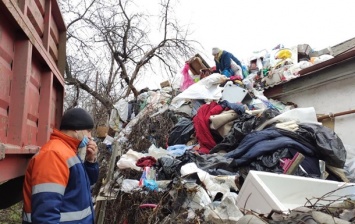 В Полтаве пенсионерка устроила огромную свалку