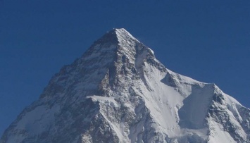 Вторую по высоте гору мира впервые покорили зимой