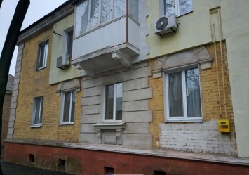 Облезшая краска и утепление кусками: на Чубинского разрушаются фасады уникальных домов
