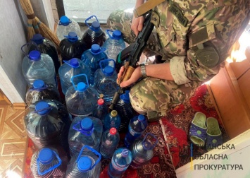 Водка из подсобки: На Луганщине "накрыли" суррогатный бизнес