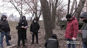 В Киеве из реки выловили тело военнослужащего, ФОТО