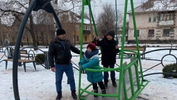 На Днепропетровщине появилась особенная детская площадка (видео)
