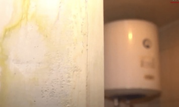 Дырка в полу вместо ванны: В Запорожье жители многоэтажки страдают из-за соседа