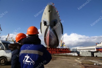 Новый патрульный корабль крымского производства торжественно спустили на воду в Керчи