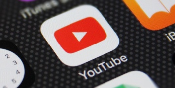 Роскомнадзор назвал "хамством" блокировку на YouTube роликов с российским гимном