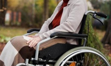 В Запорожье пенсионерка на инвалидной коляске оказалась в ловушке в собственной квартире