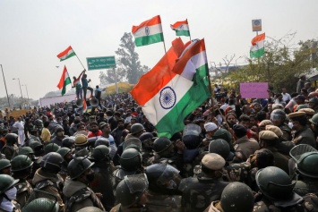 В Индии возобновился тракторный майдан, власти отключили интернет