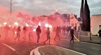 Во Франции недовольные поражениями фанаты взяли штурмом базу футбольного клуба и устроили там беспорядки