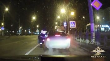 В Крыму полицейский в голливудском стиле задержал пьяного водителя