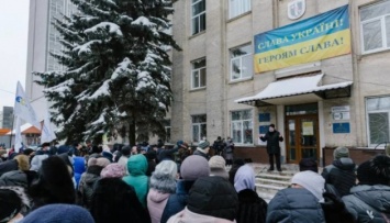 В Виннице протестуют несогласные с переходом районной больницы в подчинение городу