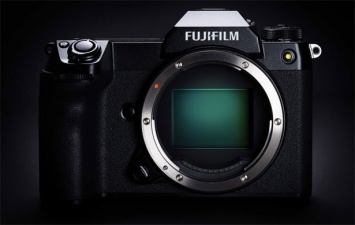Fujifilm анонсировала камеры GFX100S и X-E4