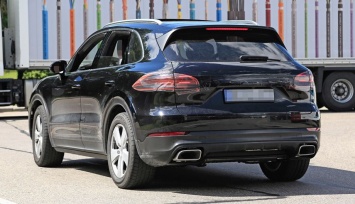 Porsche Cayenne «засветился» с обновленным дизайном передней и задней части