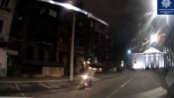 В Днепре пьяный водитель скутера убегал от полиции: видео момента