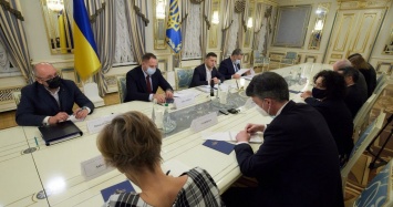 Зеленский рассказал послам G7 о мотивах принятия решения по телеканалам Медведчука