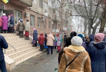 Никто не жаловался: почему пенсионеры стояли под дождем объяснили в департаменте соцзащиты Николаева