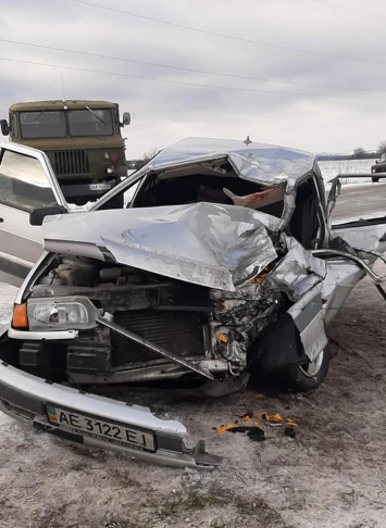 Попали в ДТП, когда хоронили маму: нужна помощь молодой паре из Днепра