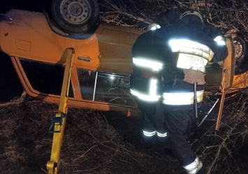 Под Днепром произошло смертельное ДТП: машину перекинуло на крышу
