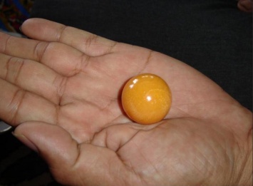 На пляже в Таиланде нашли редкую оранжевую жемчужину (ФОТО)