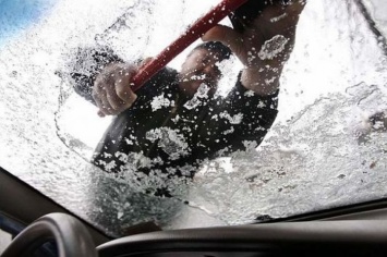 Как правильно очистить автомобиль от снега и льда: важные советы