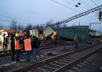Авария на ж/д под Днепром: колею все еще ремонтируют