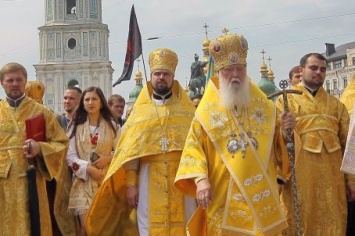 Через пекло, через ад. На Киевщине священник сочинил песню про Киевский патриархат