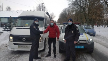 На Черниговщине «замерзла» маршрутка з пассажирами - помогла полиция
