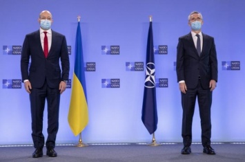 Двери НАТО открыты, Альянс полностью поддерживает Украину - Столтенберг