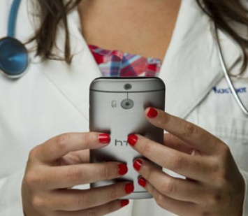 Во Франции разработали тест на коронавирус, который проводится с помощью смартфона