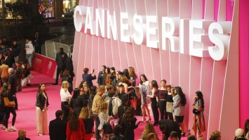 Фестиваль сериалов Canneseries перенесен на осень