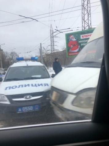 В «столице» «ЛНР» машина «полиции» протаранила маршрутку с пассажирами