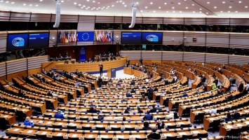 Коррупция, суды, реформы: за что Европарламент ругал и хвалил Украину