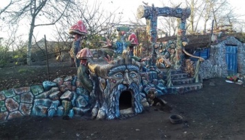 Сказочные скульптуры художника с Тернопольщины привлекают туристов