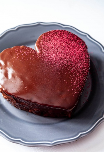 С любовью: шоколадный торт в виде сердца ко Дню всех влюбленных