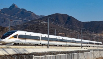 Мощное землетрясение в Японии «остановило» скоростные поезда