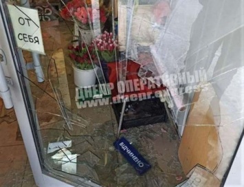 Без полиции не обошлось: на проспекте Героев мужчина устроил дебош в цветочном магазине