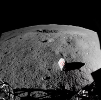 Китайский луноход Yutu-2 обнаружил «километровый столбик» на обратной стороне Луны